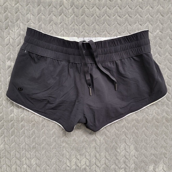 Lululemon Choose A Side Shorts 3” Black & Gray Floral Women’s Size‎ 6 reversible - Picture 5 of 11